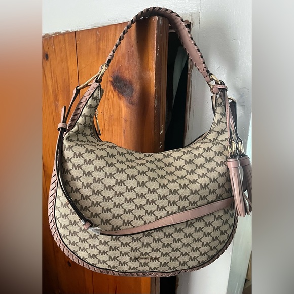 MICHAEL Michael Kors Lauryn
Large Logo-Print Shoulder Bag. Brand new! - Picture 9 of 12